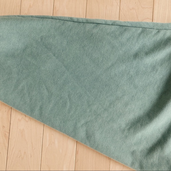 SOLD 🌼 TNA cropped crew neck 🧤 - Picture 4 of 4